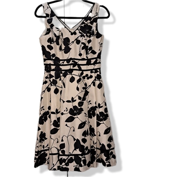 DRESS BARN  Black White Floral Design Pleated sleeveless cocktail Dress Size 4 - Picture 1 of 8